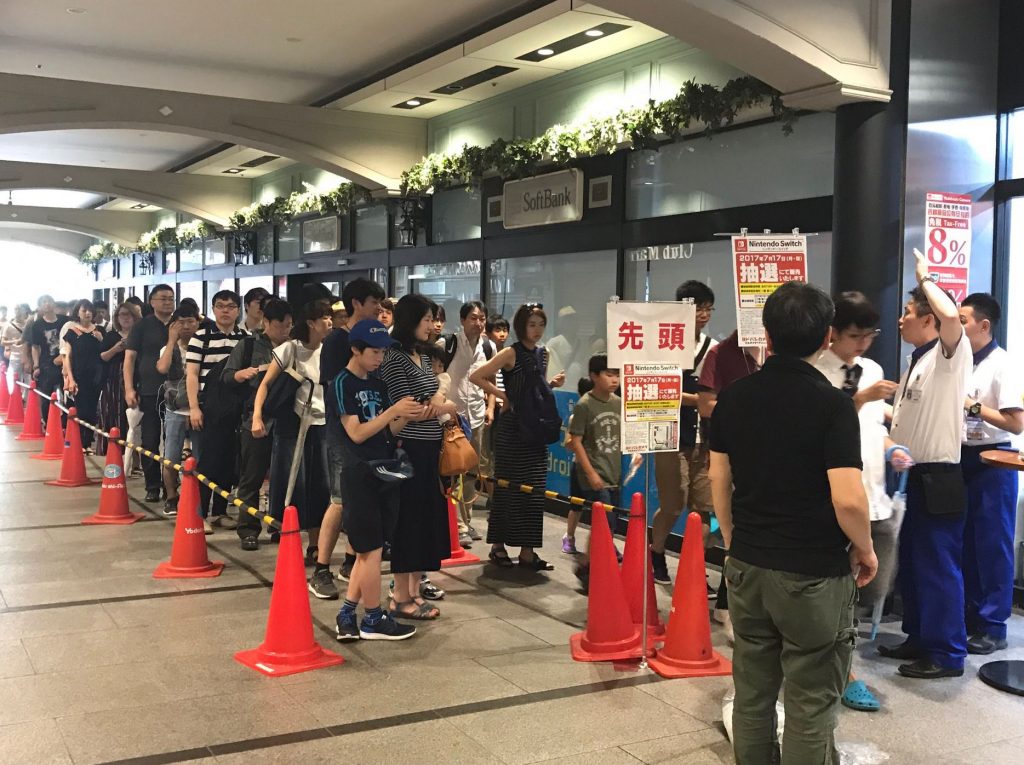 Japanese Switch demand at critical mass, stores begin holding lotteries